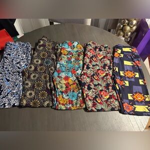 Bundle of five One Size Lularoe leggings